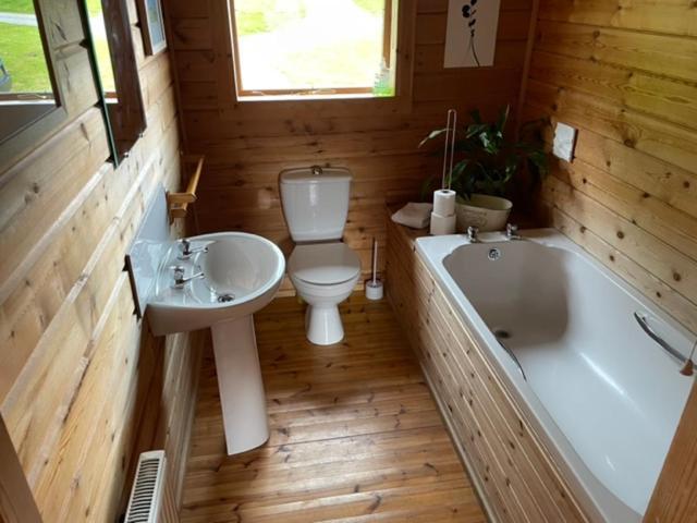 Luxury 3 Bedroom, 3 Bathroom Lodge With Hot Tub スランベドル エクステリア 写真