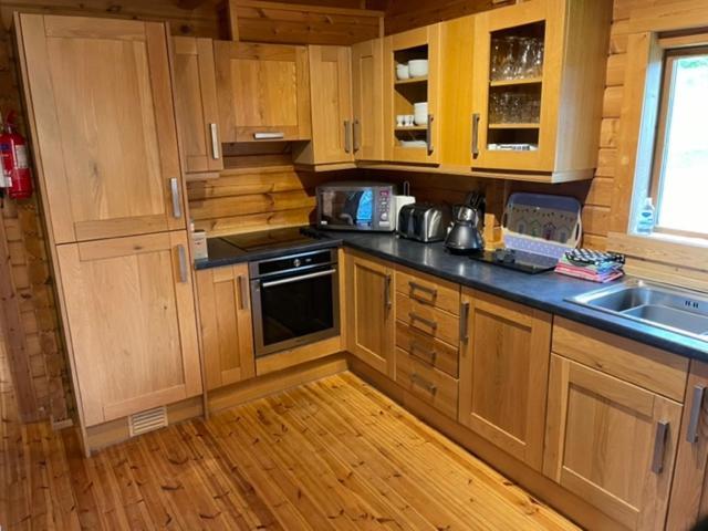 Luxury 3 Bedroom, 3 Bathroom Lodge With Hot Tub スランベドル エクステリア 写真